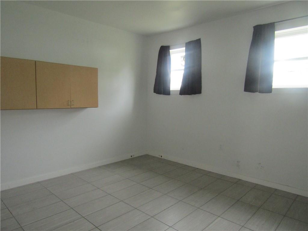 521 Williams Street Confluence, PA 15424 - Photo 27 of 38 an empty room with windows