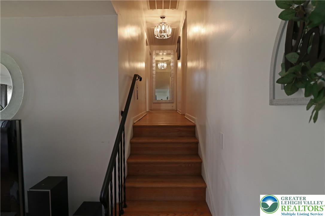 1022 Hilton Street Bethlehem, PA 18017 - Photo 11 of 35