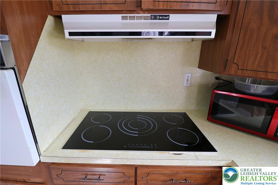 1022 Hilton Street Bethlehem, PA 18017 - Photo 10 of 35
