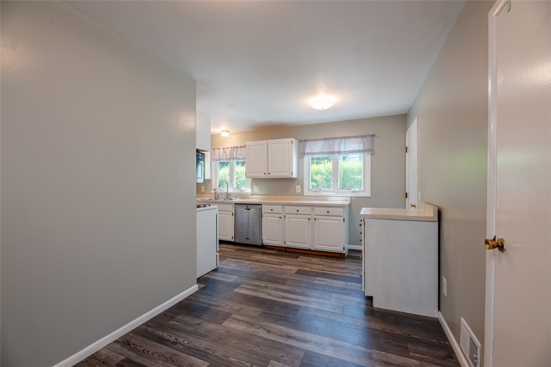 84 Harvest Road Perinton, NY 14450 - Photo 6 of 42