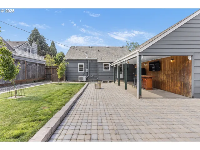 a view of a terrace with sitting area