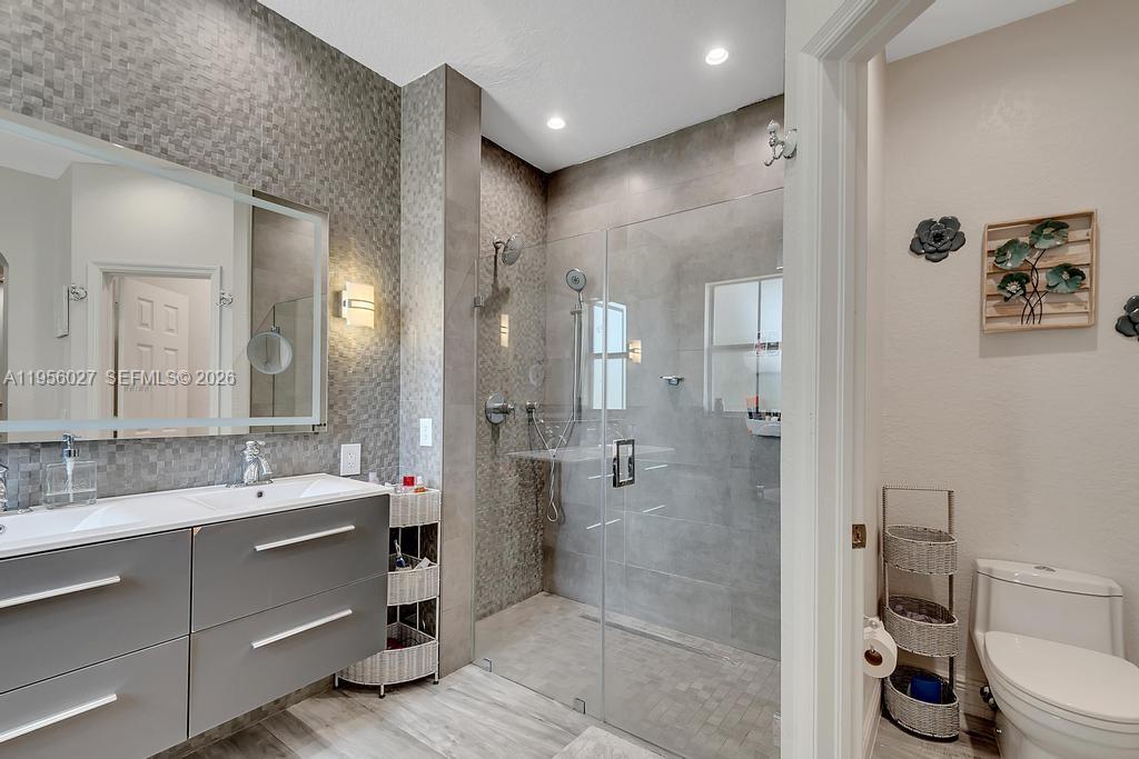 11751 Southwest 137th Place Miami, FL 33186 - Photo 14 of 25