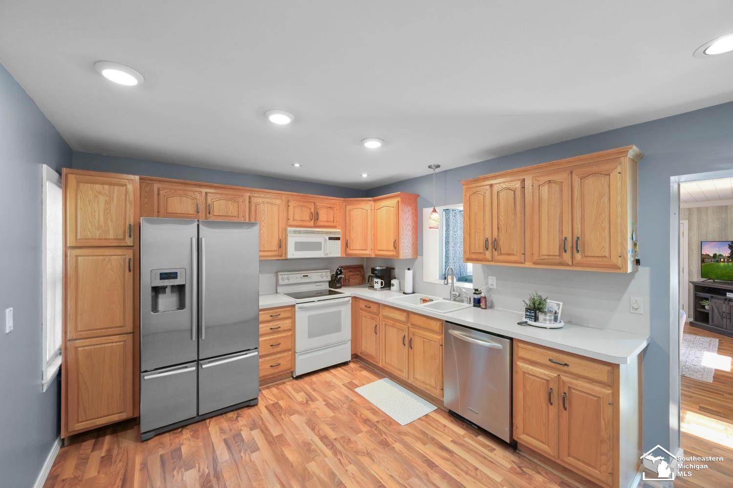 5864 Edgewood Boulevard Monroe, MI 48161 - Photo 10 of 25 50209778-0f8f53d2-7f63-405a-9b9d-c8094b7bccae.JPG