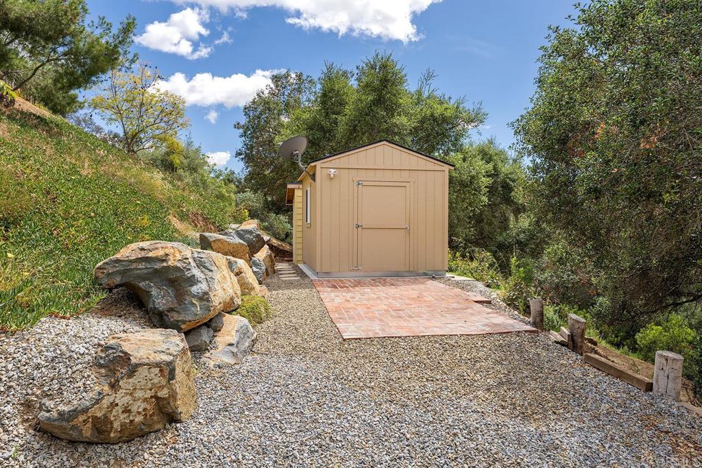 2557 Live Oak Park Road Fallbrook, CA 92028 - Photo 43 of 53 a view of backyard of house