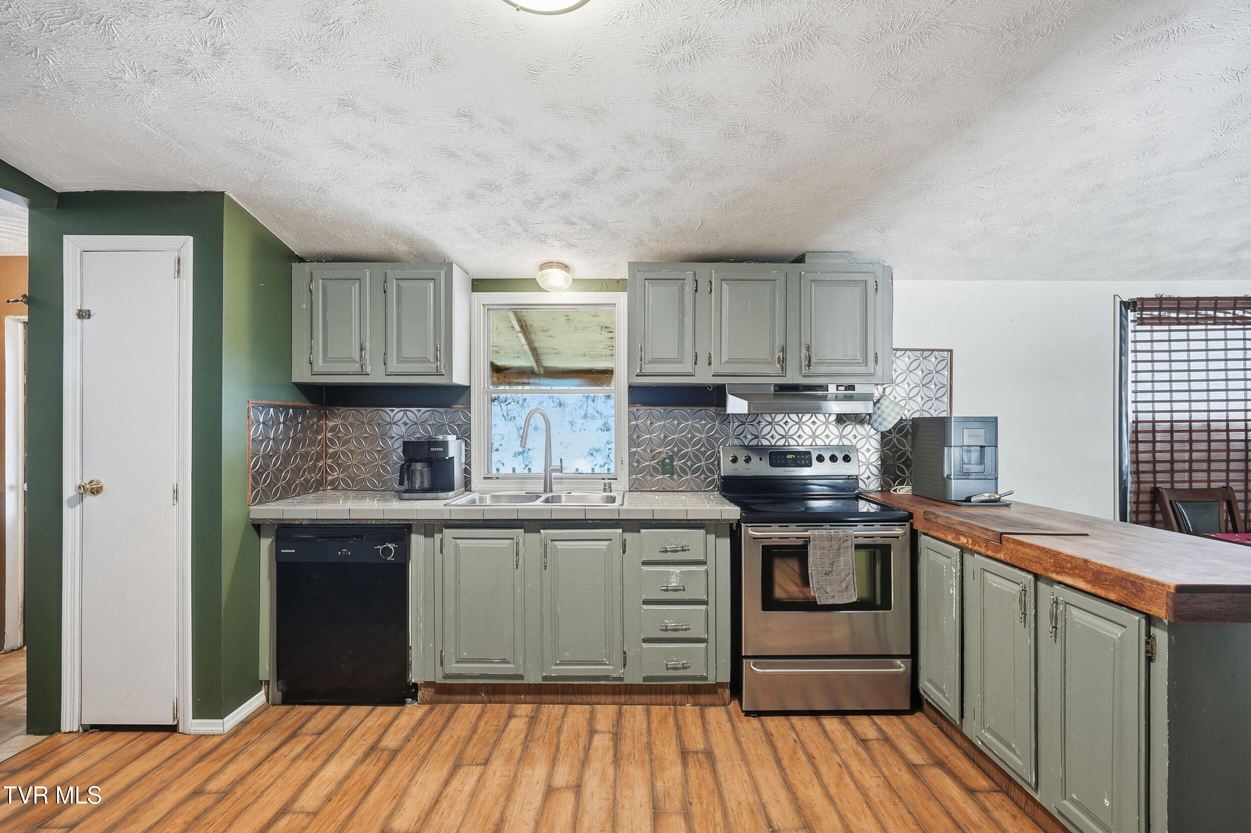 1848 Derby Road Appalachia, VA 24216 - Photo 3 of 27 Kitchen