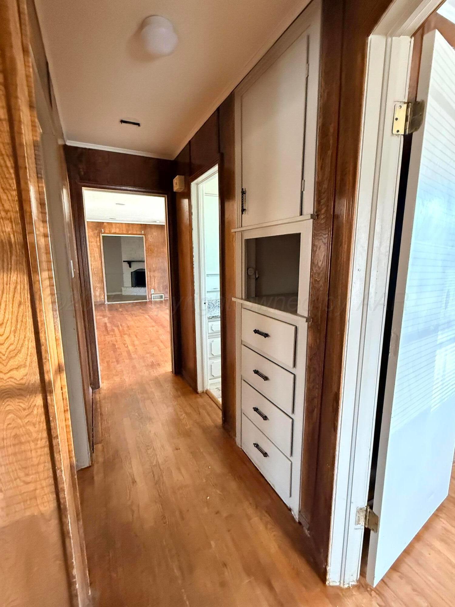 2016 South Milam Street Amarillo, TX 79109 - Photo 23 of 30 hallway