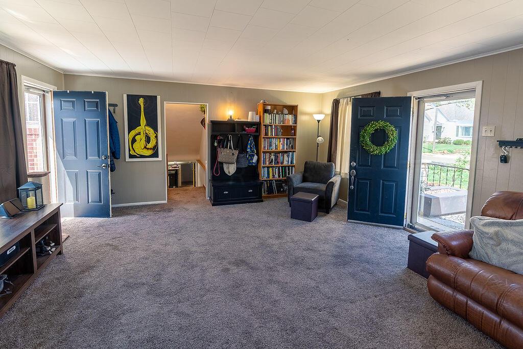 598 Commanche Road Chillicothe, OH 45601 - Photo 22 of 48 Family room