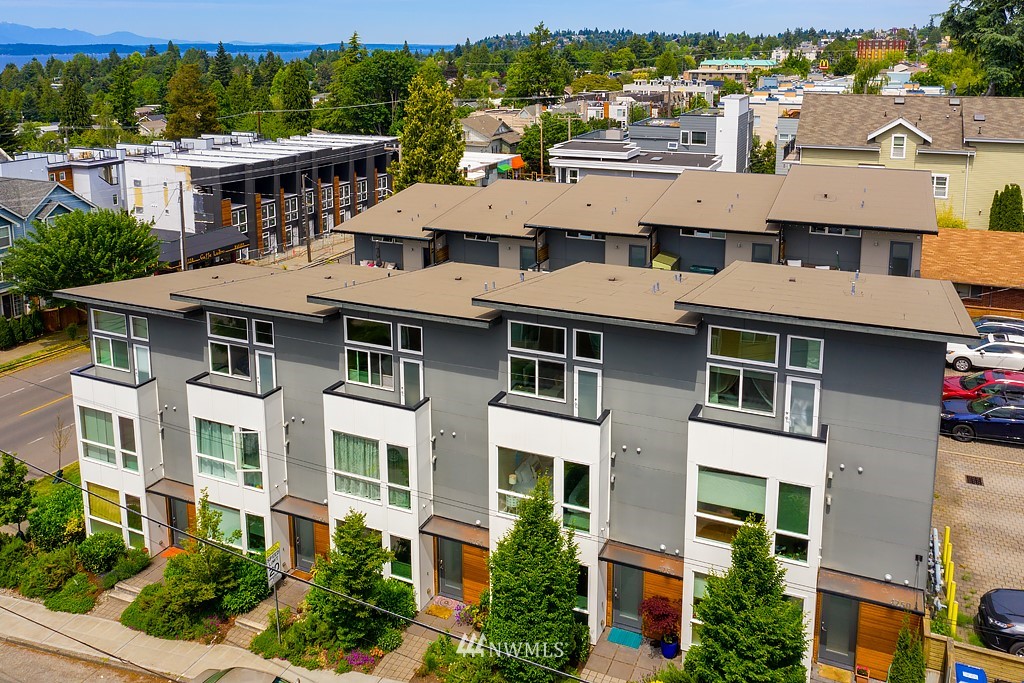 4252 Southwest Myrtle Street Seattle, WA 98136 - Photo 2 of 39 Gallery Image 2