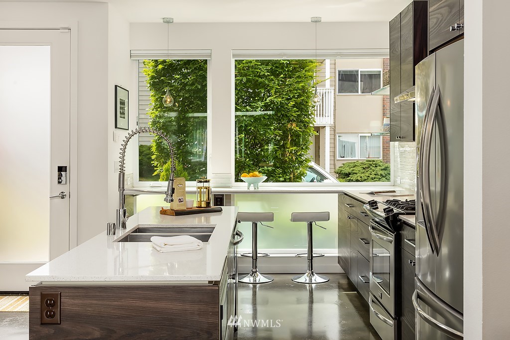 4252 Southwest Myrtle Street Seattle, WA 98136 - Photo 9 of 39 Gallery Image 9