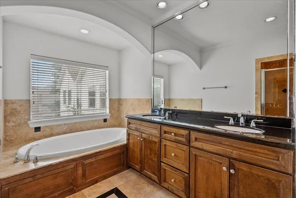 $3,200 | 6118 Tyne Street, Houston, TX 77007