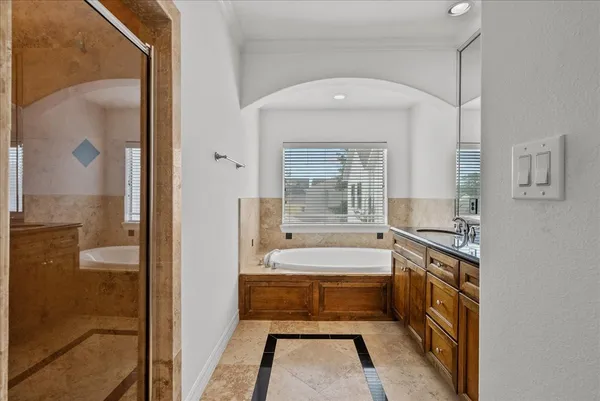 $3,200 | 6118 Tyne Street, Houston, TX 77007