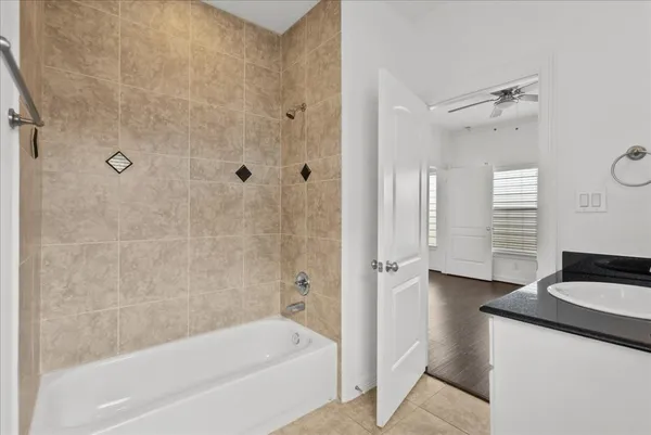 $3,200 | 6118 Tyne Street, Houston, TX 77007