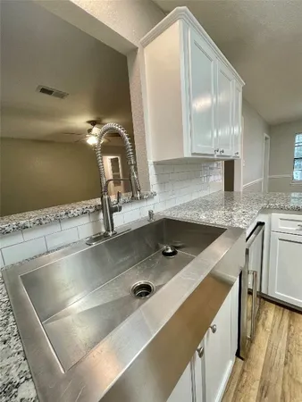 $2,300 | 809 Manor Drive, Angleton, TX 77515