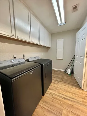 $2,300 | 809 Manor Drive, Angleton, TX 77515
