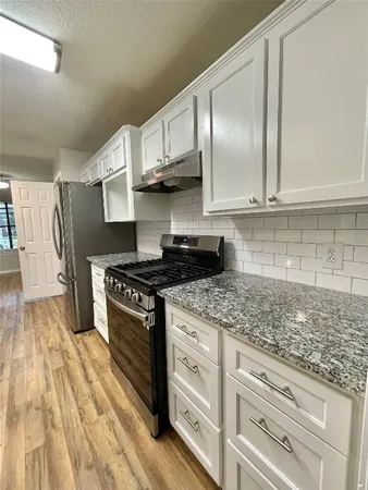 $2,300 | 809 Manor Drive, Angleton, TX 77515
