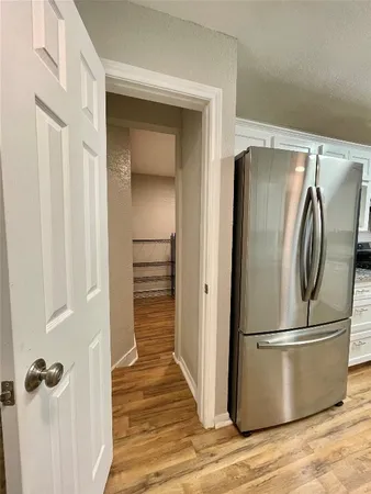 $2,300 | 809 Manor Drive, Angleton, TX 77515