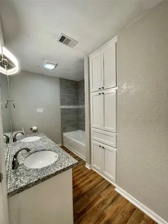 $2,300 | 809 Manor Drive, Angleton, TX 77515