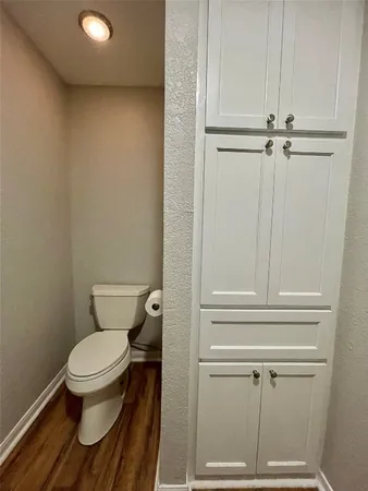 $2,300 | 809 Manor Drive, Angleton, TX 77515