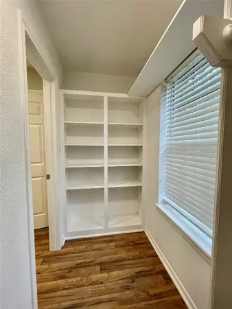 $2,300 | 809 Manor Drive, Angleton, TX 77515