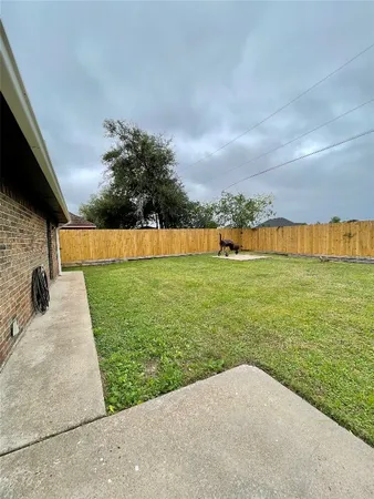 $2,300 | 809 Manor Drive, Angleton, TX 77515