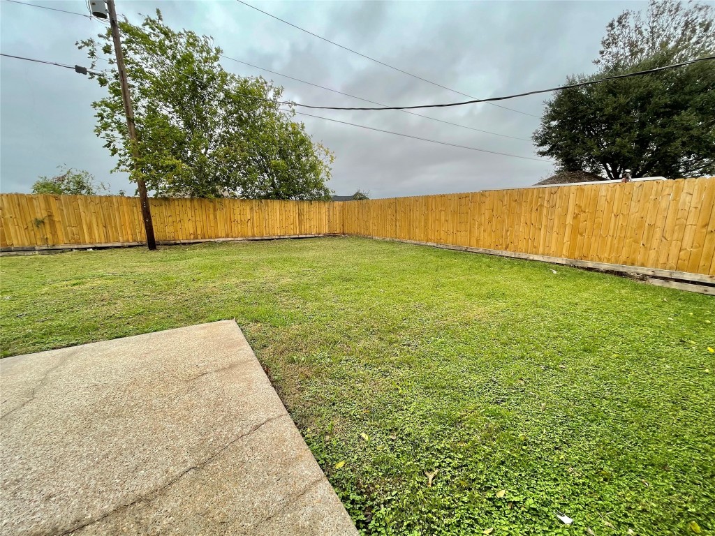 809 Manor Drive Angleton, TX 77515 - Photo 40 of 41