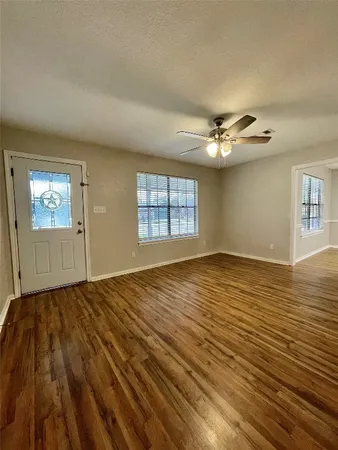 $2,300 | 809 Manor Drive, Angleton, TX 77515