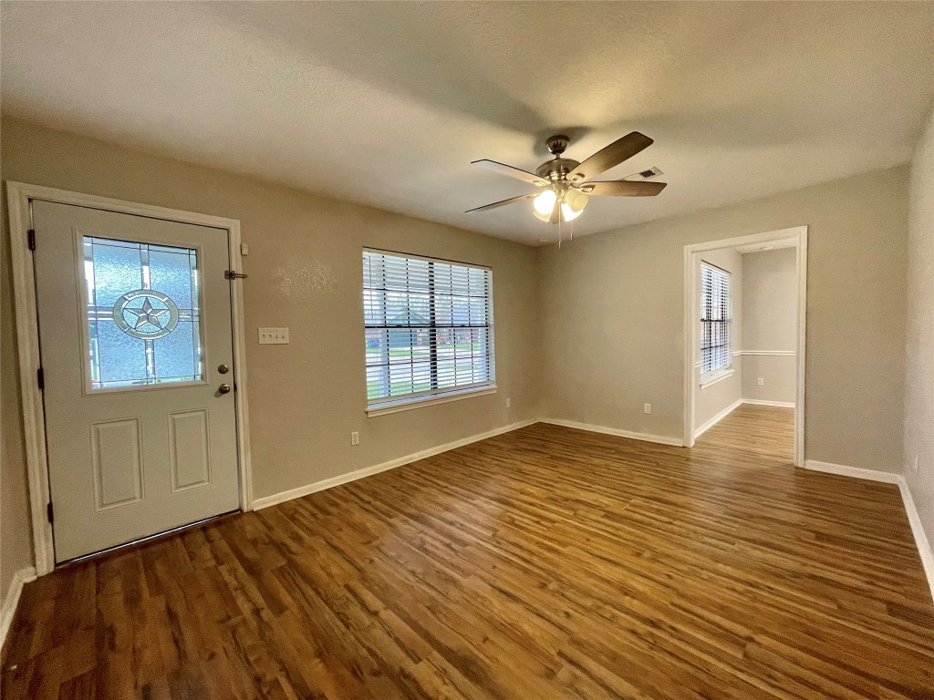 809 Manor Drive Angleton, TX 77515 - Photo 6 of 41