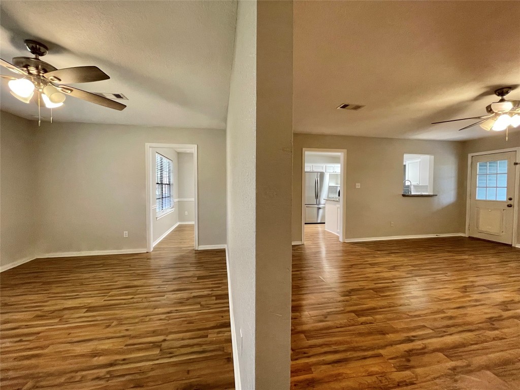 809 Manor Drive Angleton, TX 77515 - Photo 7 of 41