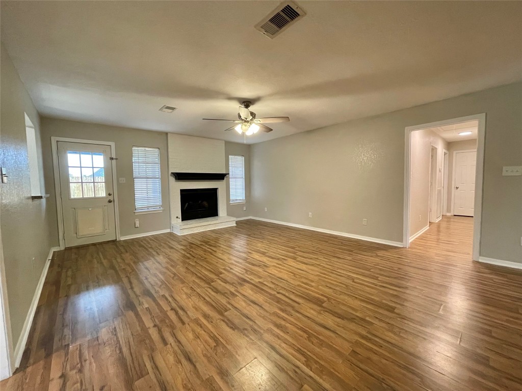 809 Manor Drive Angleton, TX 77515 - Photo 9 of 41