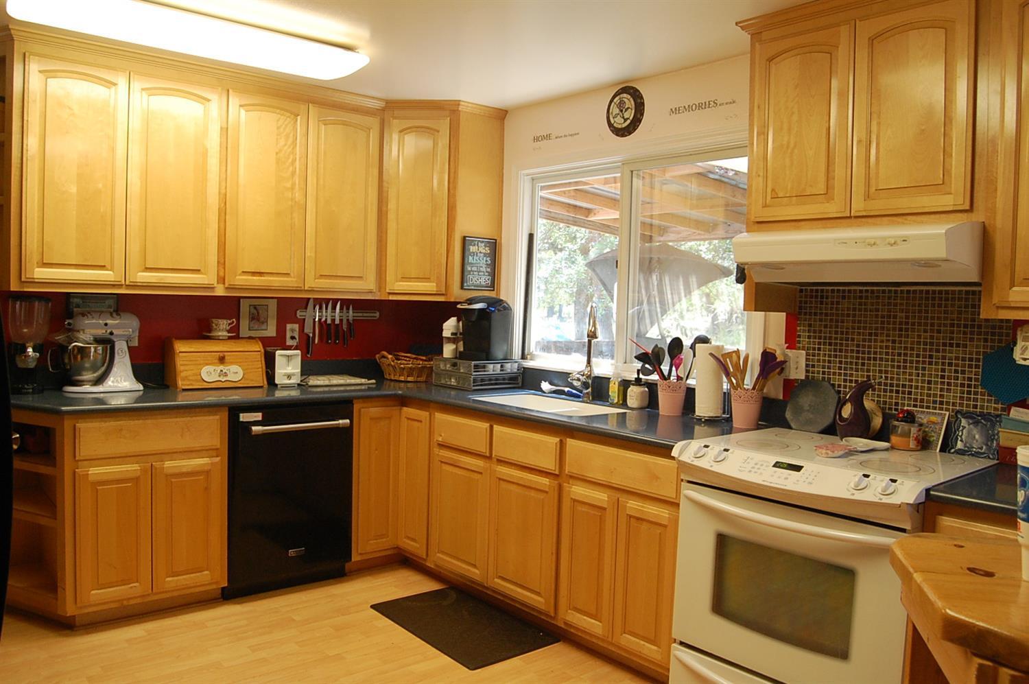 6006 Rockydale Road Cave Junction, OR 97523 - Photo 11 of 33 Kitchen