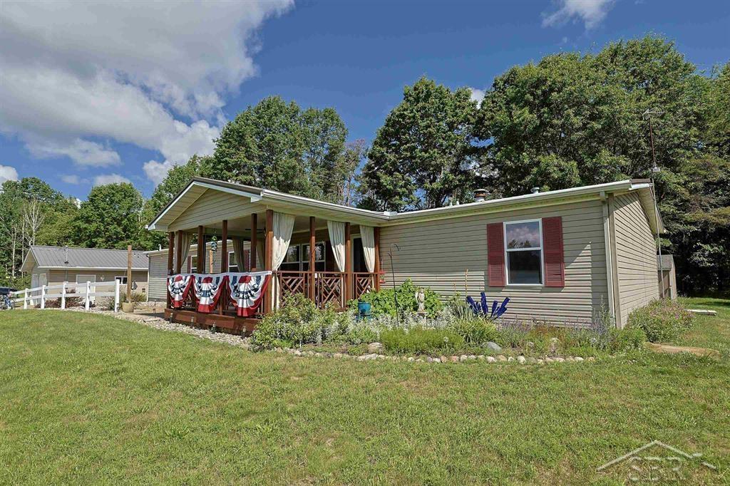 2202 West Huckleberry Road Sanford, MI 48657 - Photo 3 of 64