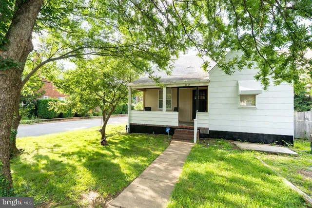 $1,125,000 | 1037 16th Street South, Arlington, VA 22202