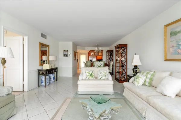 $335,750 | 2731 Northeast 14th Street Causeway, Unit 637, Pompano Beach, FL 33062