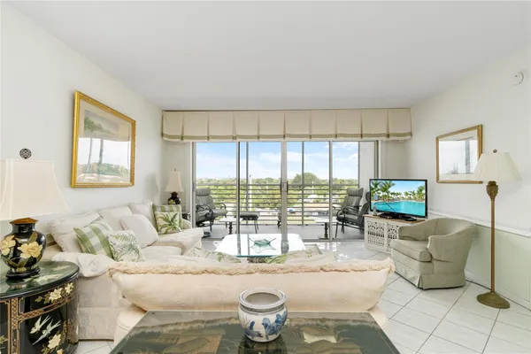 $335,750 | 2731 Northeast 14th Street Causeway, Unit 637, Pompano Beach, FL 33062