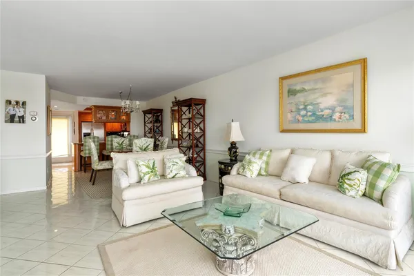 $335,750 | 2731 Northeast 14th Street Causeway, Unit 637, Pompano Beach, FL 33062