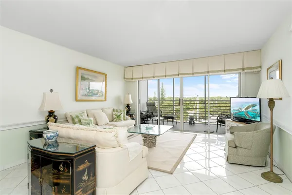 $335,750 | 2731 Northeast 14th Street Causeway, Unit 637, Pompano Beach, FL 33062
