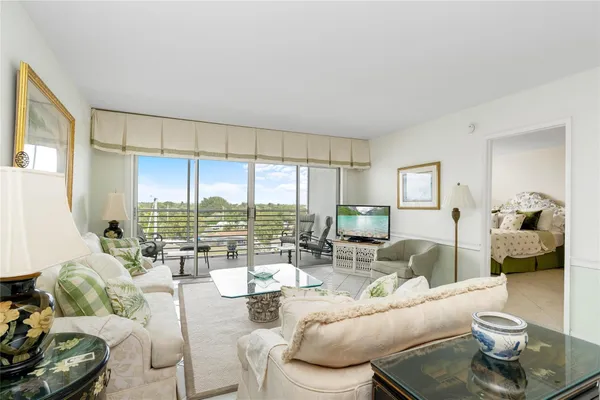 $335,750 | 2731 Northeast 14th Street Causeway, Unit 637, Pompano Beach, FL 33062