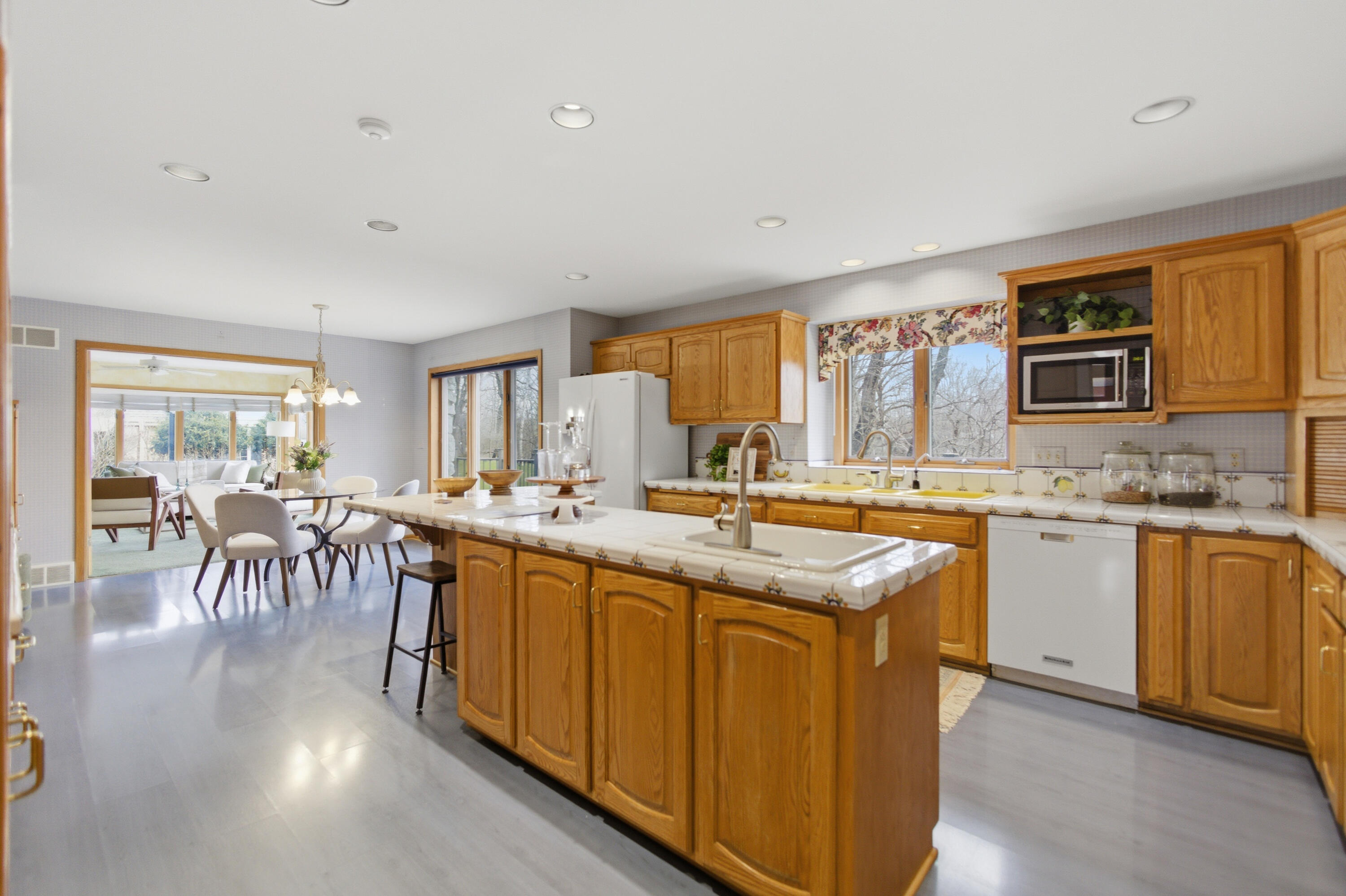 301 West Ravine Baye Road Bayside, WI 53217 - Photo 29 of 63 Kitchen