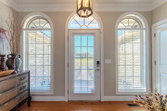 a view of a livingroom with furniture