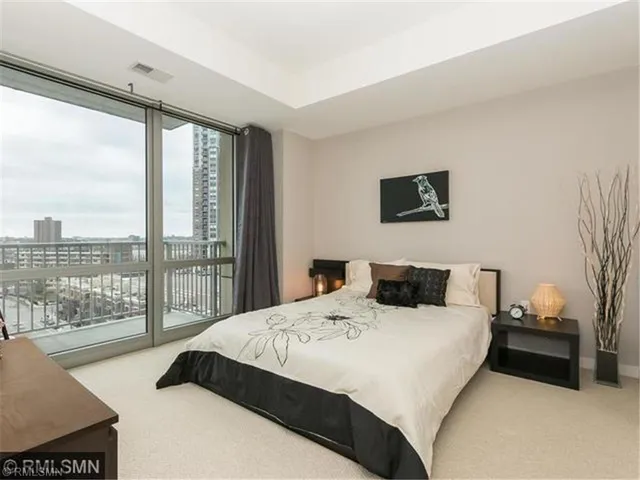 $1,695 | 929 Portland Avenue, Unit 1011, Minneapolis, MN 55404