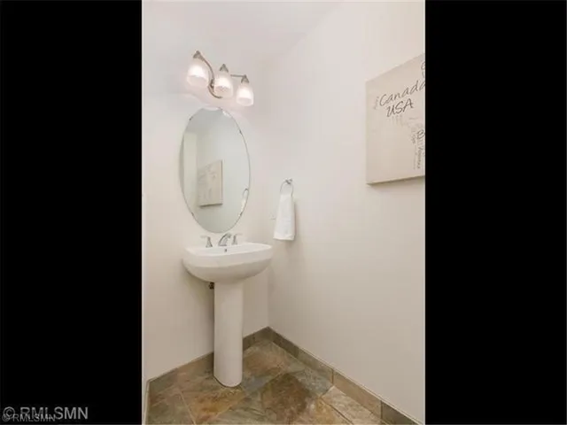 $1,695 | 929 Portland Avenue, Unit 1011, Minneapolis, MN 55404