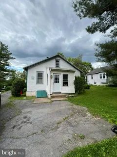 a view of front of house with a yard
