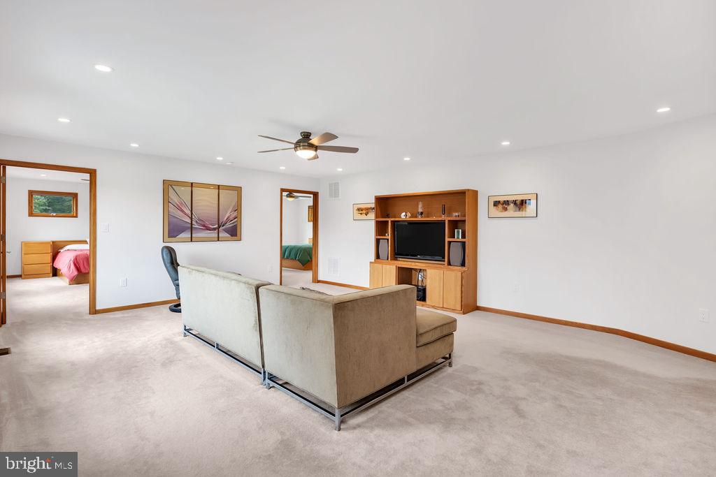 218 Thunder Road Front Royal, VA 22630 - Photo 24 of 78 Cozy Family Room with recessed lighting