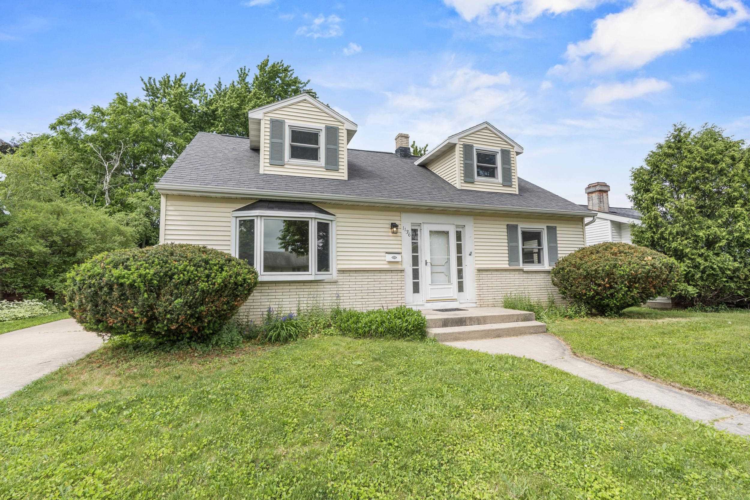 1136 West Roberts Avenue Appleton, WI 54914 - Photo 4 of 58