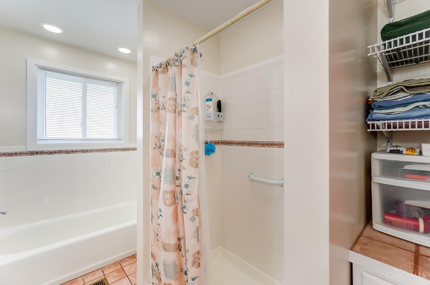 10237 Pottinger Road Cincinnati, OH 45251 - Photo 24 of 41 Gallery Image 24