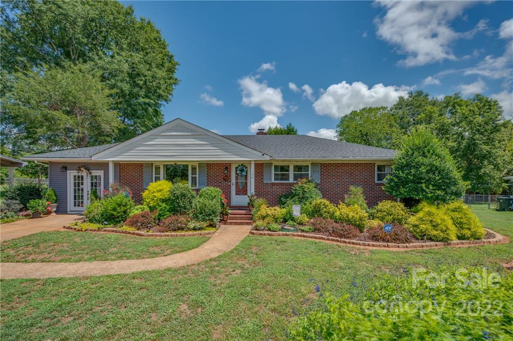 176 Crestview Street Rutherfordton, NC 28139 - Photo 6 of 38 front view of a house with a yard