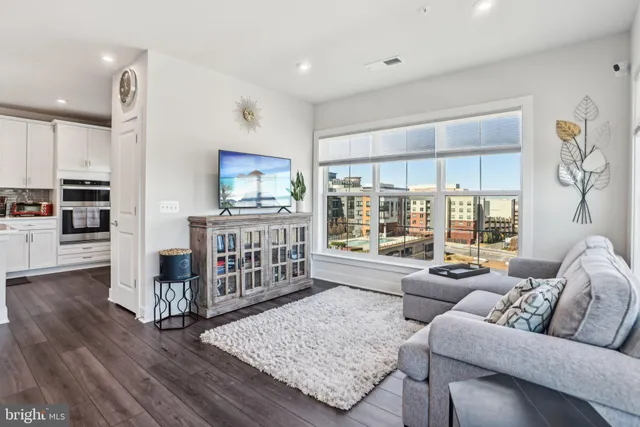 $725,000 | 100 St Ives Place, Unit 306, Oxon Hill, MD 20745