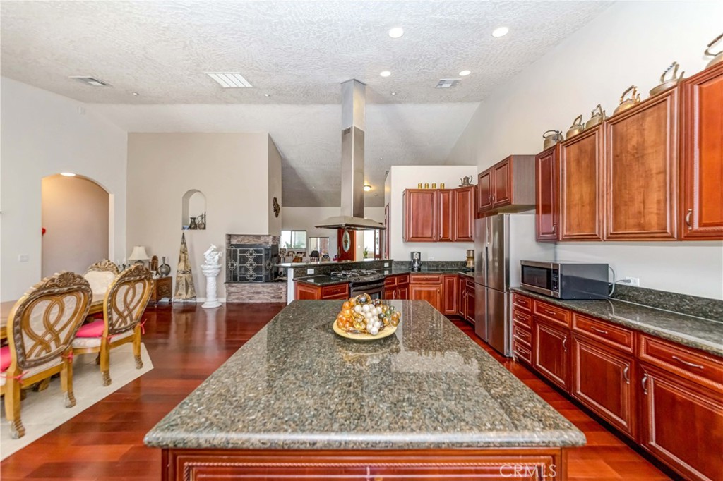 3789 Luna Road Phelan, CA 92371 - Photo 27 of 67 a large kitchen with lots of counter space and stainless steel appliances