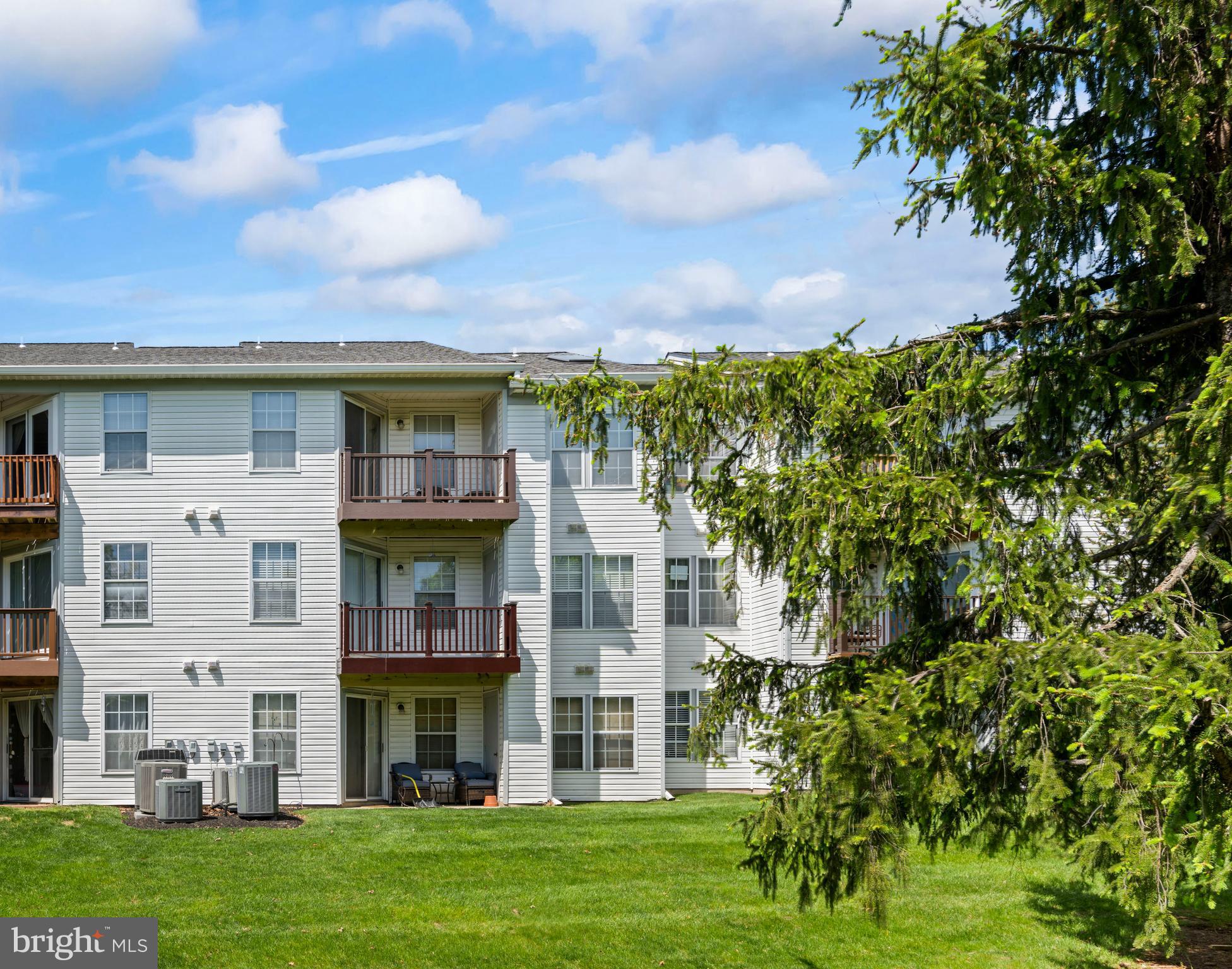 31 Beagle Run, Unit 88 Nottingham, MD 21236 - Photo 41 of 43 a view of a brick building next to a yard