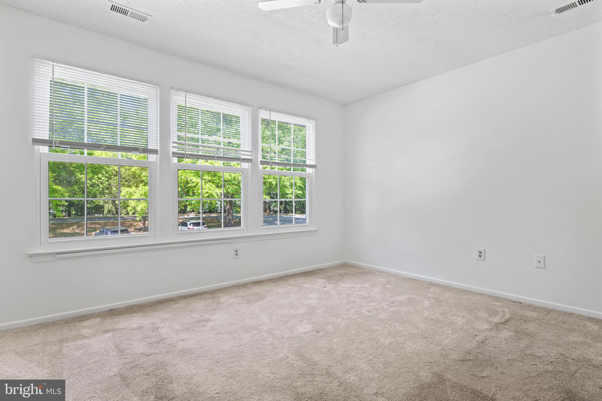 31 Beagle Run, Unit 88 Nottingham, MD 21236 - Photo 8 of 43 an empty room with a window